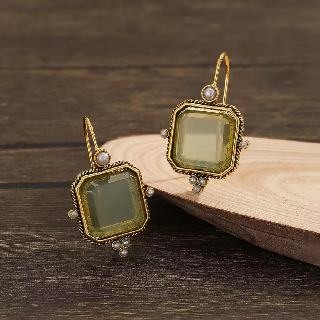 Maeble Vintage oorbellen met groene steen en parel I Laatste dag 80% korting!