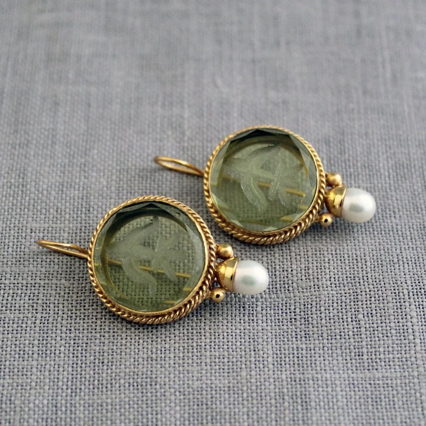 Penelope Vintage oorbellen met groene steen en parel I Laatste dag 80% korting!
